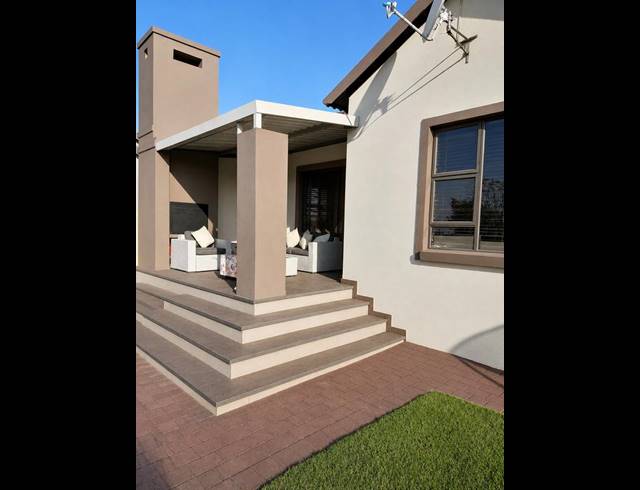 3 BEDROOM HOUSE FOR SALE IN THATCHFIELD